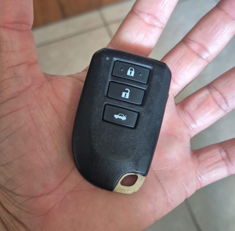 Proprietário oferece R$ 200 de recompensa para quem encontrar chave de Toyota Yaris