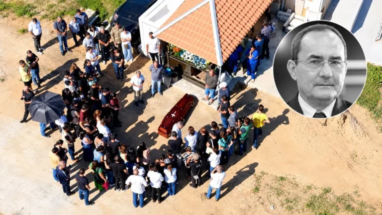 Sob aplausos e comoção, Ayres Rocha é sepultado em Rio Branco