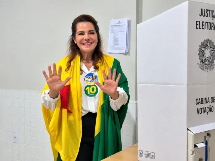 Mara-Rocha-votando-1170x878