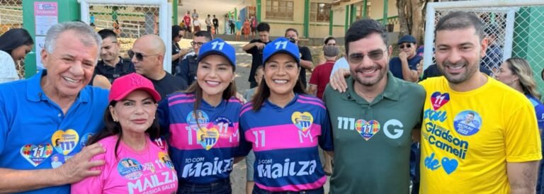 Jéssica Sales vota em Cruzeiro do Sul acompanhada dos pais, Mailza Assis e Gladson Cameli