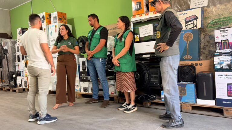 Prefeitura orienta comerciantes sobre descarte correto de resíduos em Cruzeiro do Sul