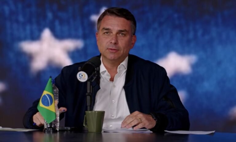 Flávio Bolsonaro recusa sabatina do SBT e será único presidenciável a não participar em 2026