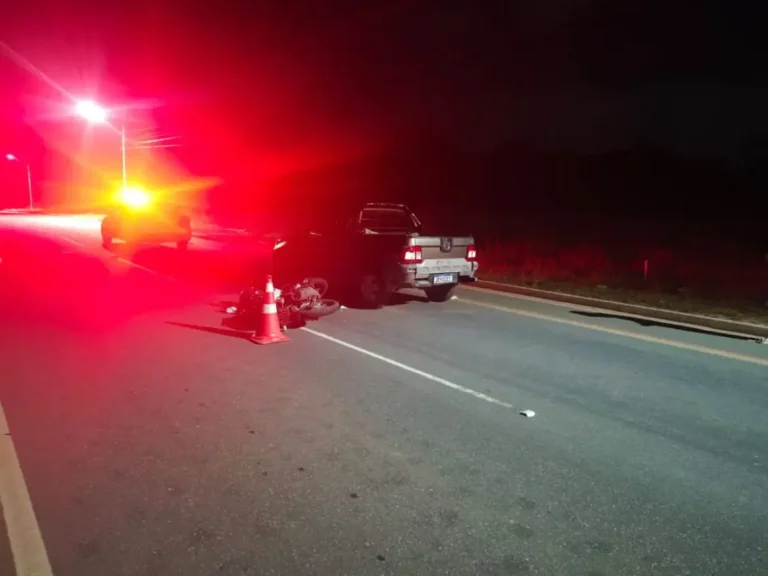 Motociclista sofre fratura exposta após bater na traseira de picape na AC-405, em Cruzeiro do Sul