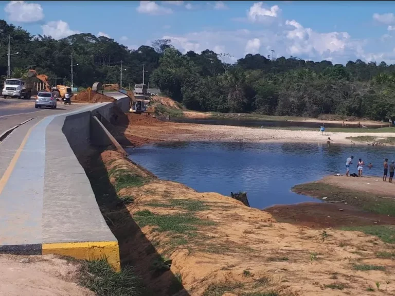 Motocicleta é furtada após ser deixada com a chave na ignição no estacionamento do Igarapé Preto, em Cruzeiro do Sul