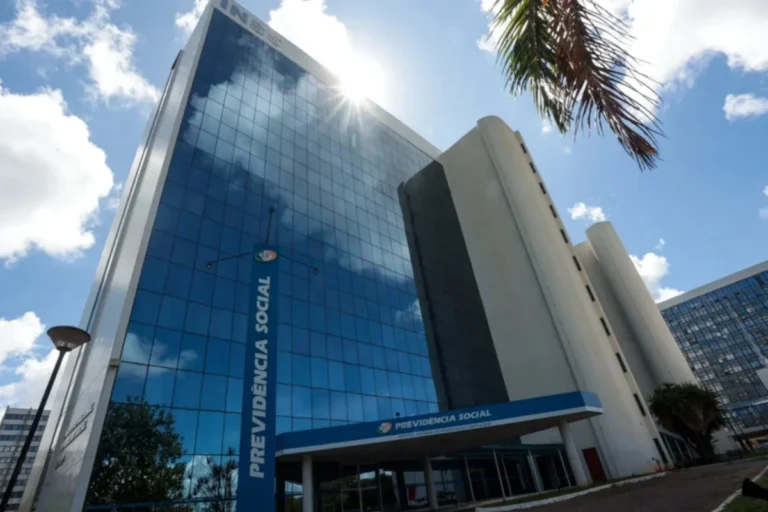Justiça libera R$ 2,9 bilhões em atrasados do INSS para 192 mil beneficiários