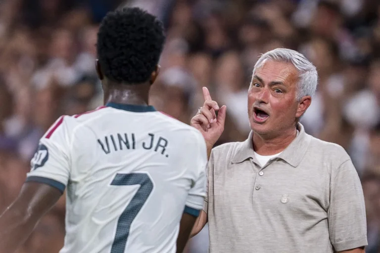 Mourinho diz que Vini Jr. não é intocável no Real Madrid, mas confirma brasileiro como titular