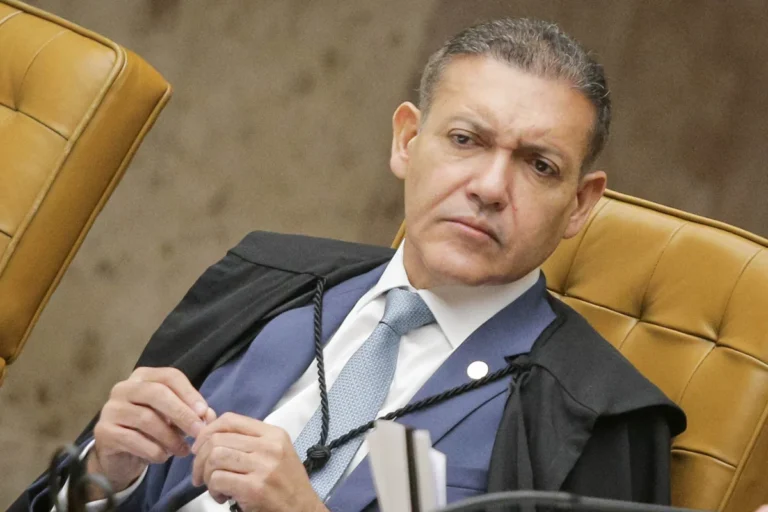 Nunes Marques será relator de pedido que busca anular condenação de Bolsonaro