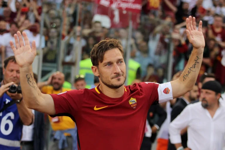 Totti revela que foi forçado a se aposentar da Roma e desabafa: “Em certo sentido, morri”