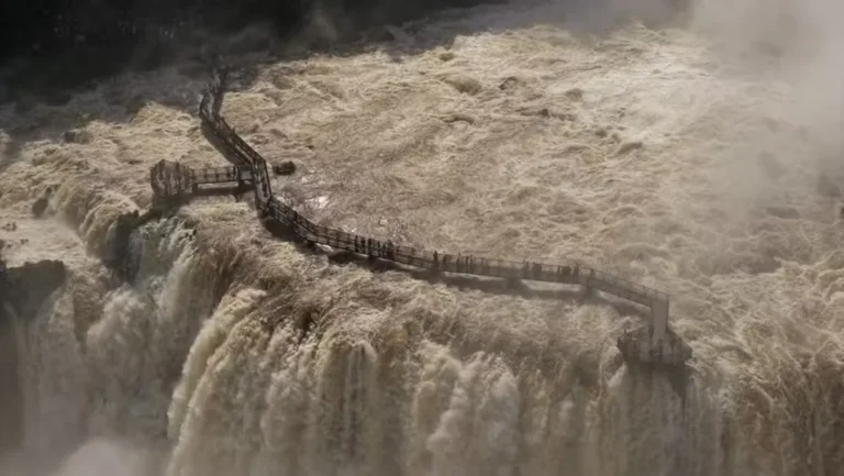 Cataratas do Iguaçu ultrapassam 15 milhões de litros de água por segundo após chuvas intensas